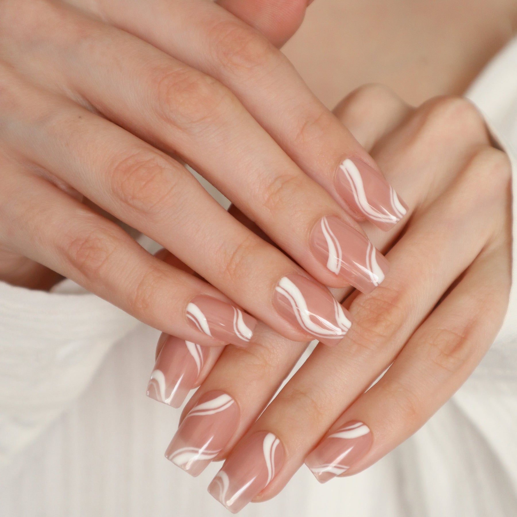 Rouge-Eleganz | Handgefertigte Press-Ons
